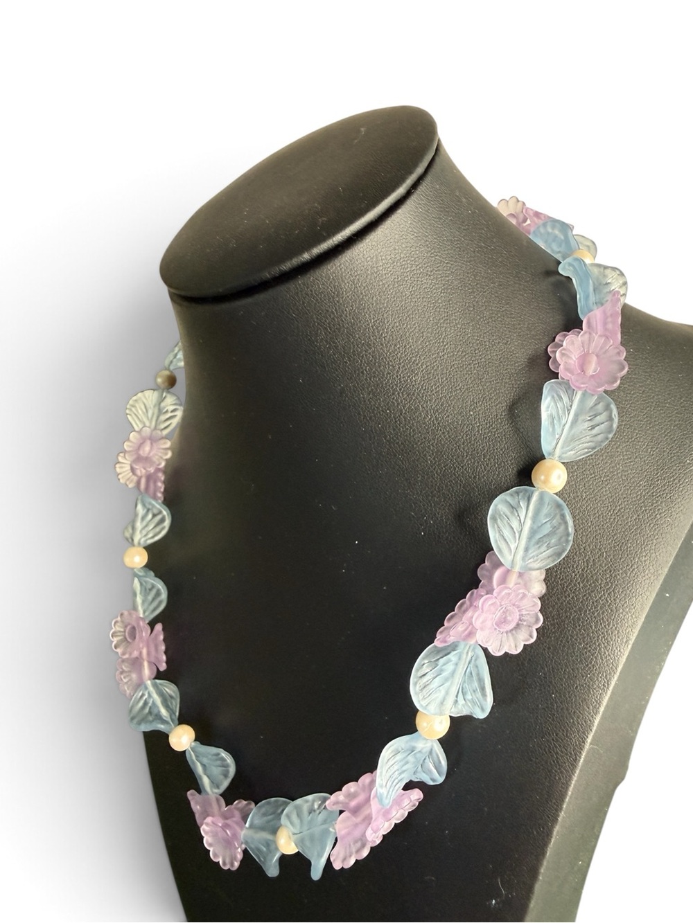 Vintage Avon “Pastel Blossoms” Necklace – 1986 Frosted Lucite Florals - Picture 6 of 8